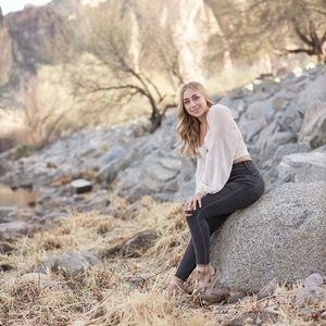 Meet your Posher, Maya